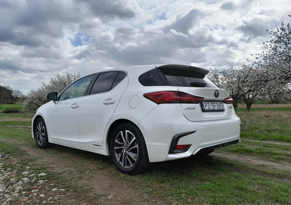Lexus CT cena 74900 przebieg: 185000, rok produkcji 2020 z Mikołajki małe 211